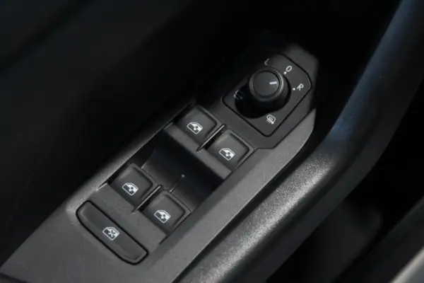 Volkswagen T-Cross 1.0 TSI Urban 8