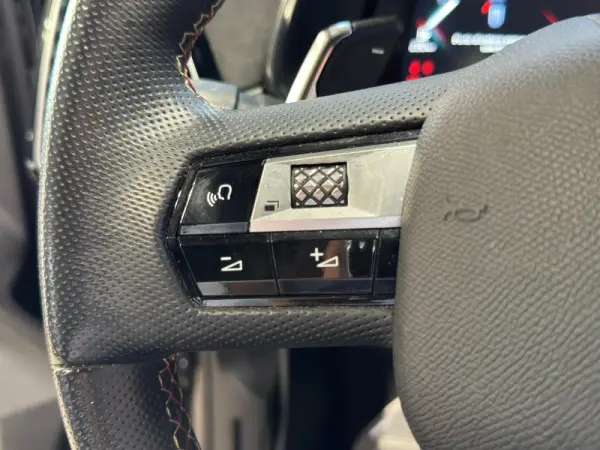 DS DS7 Crossback E-Tense Performance Line EAT8 11
