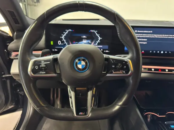 BMW i5 eDrive40 Edição Desportiva M 11