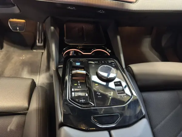 BMW i5 eDrive40 Edição Desportiva M 29