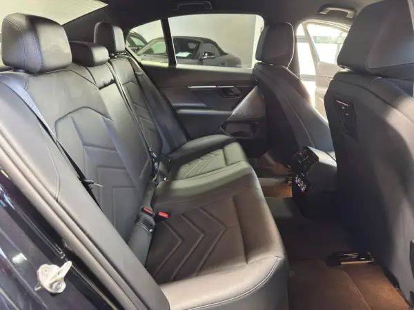 BMW i5 eDrive40 Edição Desportiva M 32
