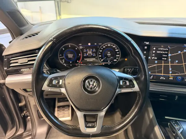 Volkswagen Touareg 3.0 TDI V6 R-Line 9