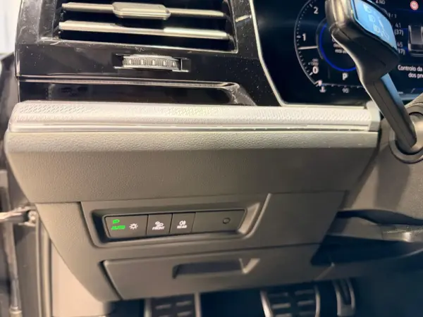 Volkswagen Touareg 3.0 TDI V6 R-Line 18