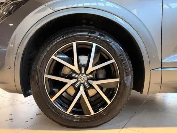 Volkswagen Touareg 3.0 TDI V6 R-Line 40