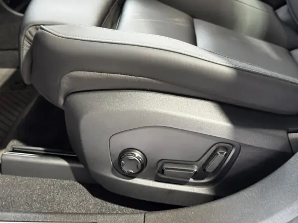 Polestar 4 Long Range 100 kWh Single Motor Plus 9