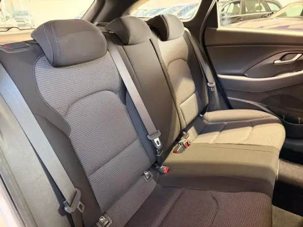 Hyundai i30 1.6 CRDI Comfort+Navi 17