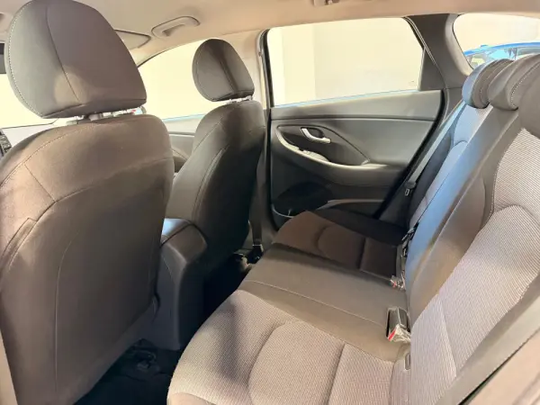 Hyundai i30 1.6 CRDI Comfort+Navi 16