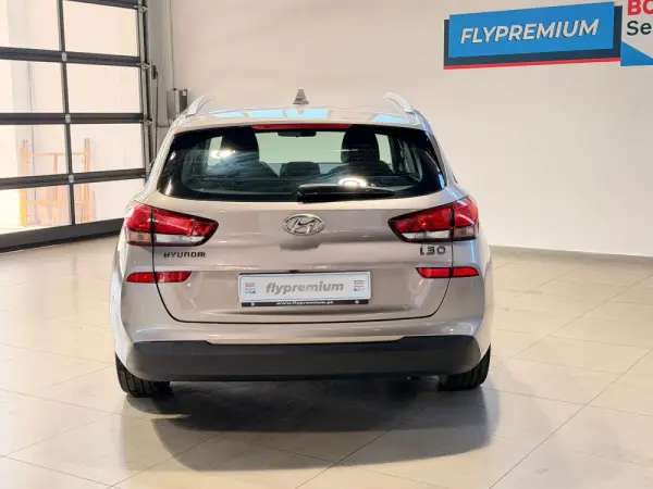Hyundai i30 1.6 CRDI Comfort+Navi 28
