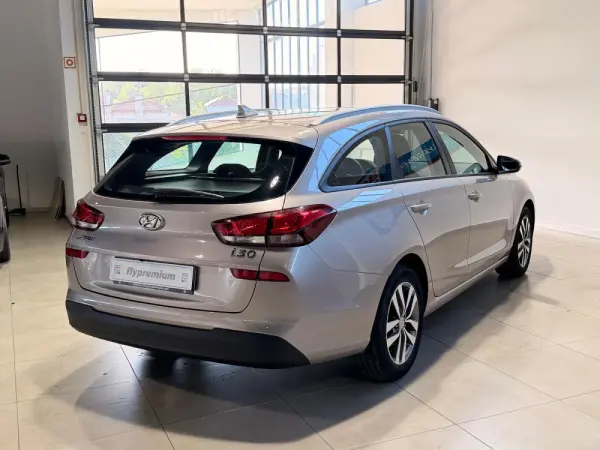 Hyundai i30 1.6 CRDI Comfort+Navi 29