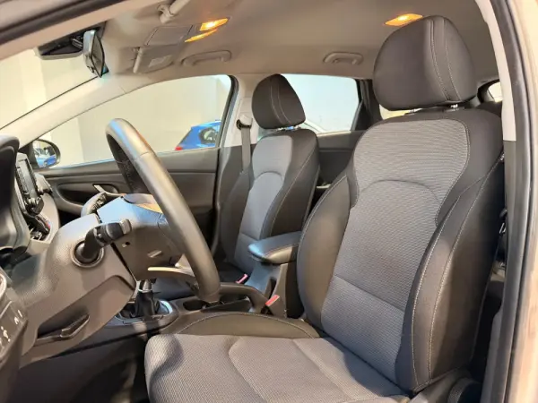 Hyundai i30 1.6 CRDI Comfort+Navi 30