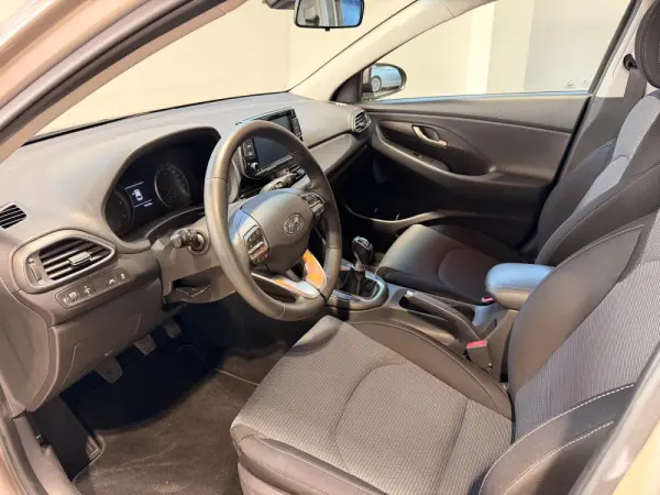 Hyundai i30 1.6 CRDI Comfort+Navi 31