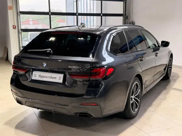 BMW 530 e Pack Desportivo M 44