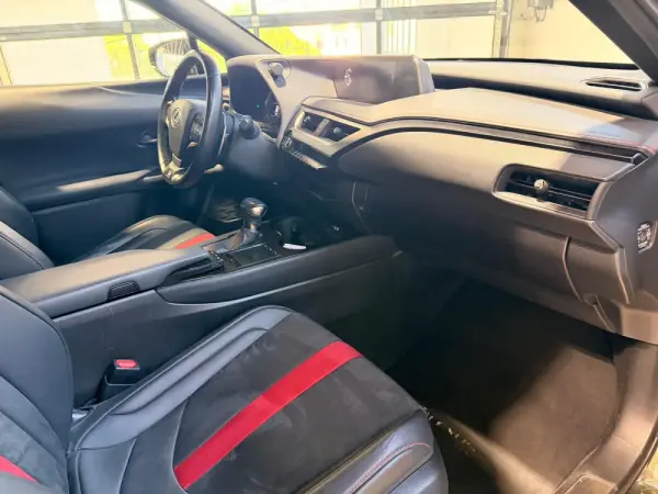 Lexus UX 250h F Sport 4