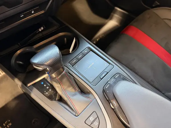Lexus UX 250h F Sport 14