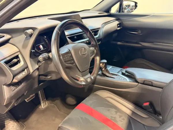 Lexus UX 250h F Sport 40