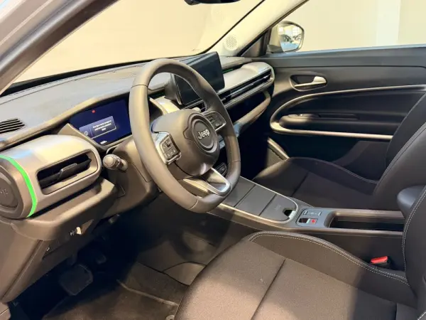 Jeep Avenger 1.2 e-Hybrid Altitude DCT 4