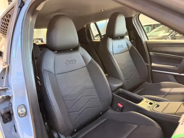 Jeep Avenger 1.2 e-Hybrid Altitude DCT 14