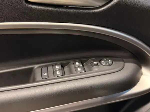 Jeep Avenger 1.2 e-Hybrid Altitude DCT 33