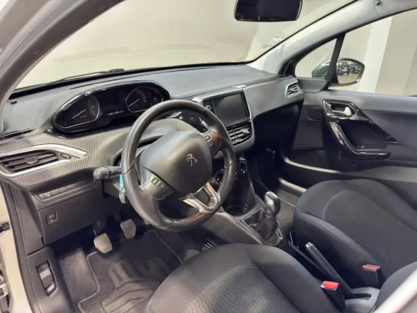 Peugeot 208 1.2 PureTech Style 8