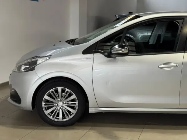 Peugeot 208 1.2 PureTech Style 26