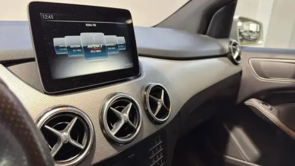 Mercedes-Benz B 180 d Urban 7