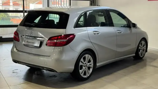 Mercedes-Benz B 180 d Urban 12