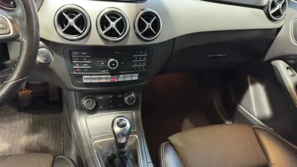 Mercedes-Benz B 180 d Urban 19