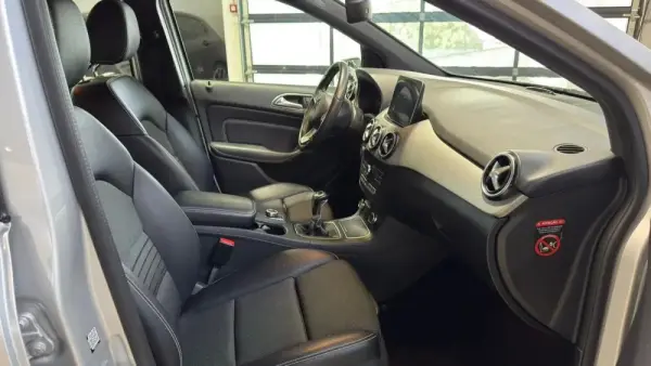 Mercedes-Benz B 180 d Urban 23