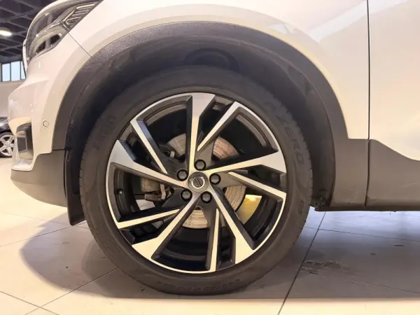 Volvo XC 40 2.0 D4 R-Design AWD 2