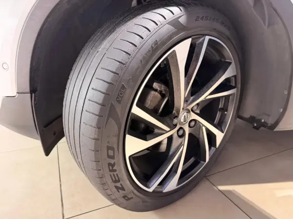 Volvo XC 40 2.0 D4 R-Design AWD 3