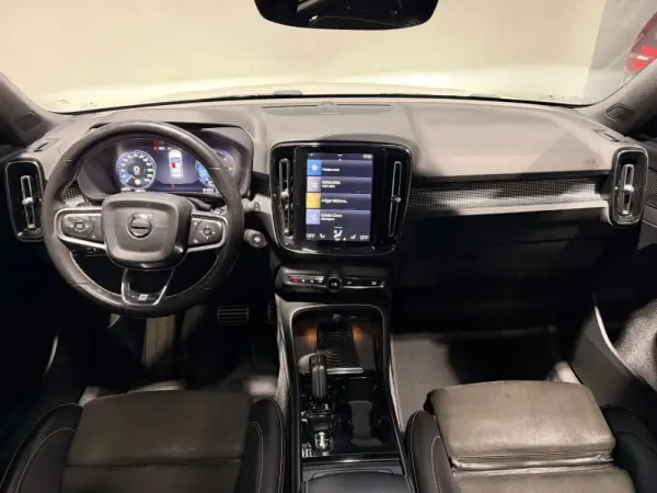 Volvo XC 40 2.0 D4 R-Design AWD 6