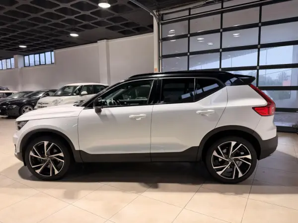 Volvo XC 40 2.0 D4 R-Design AWD 34