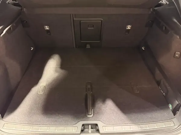 Volvo XC 40 2.0 D4 R-Design AWD 36