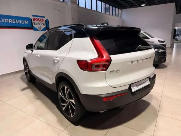 Volvo XC 40 2.0 D4 R-Design AWD 43