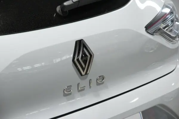 Renault Clio 1.0 TCe Techno Bi-Fuel 24