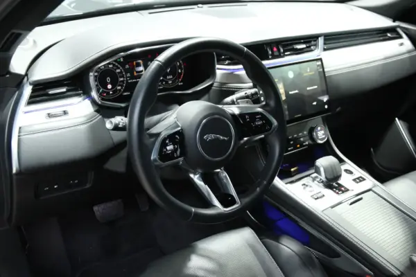 Jaguar F-Pace 2.0 P400e AWD R-Dynamic S 3
