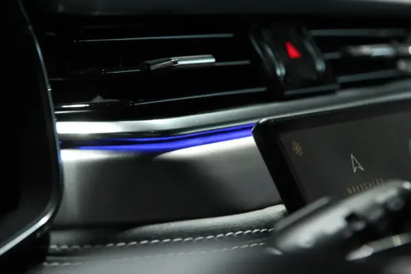 Jaguar F-Pace 2.0 P400e AWD R-Dynamic S 5