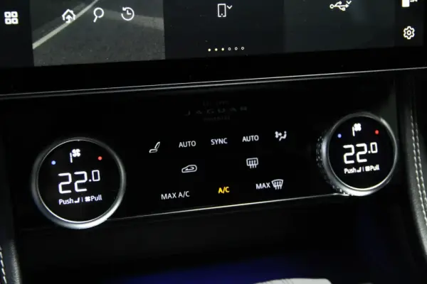 Jaguar F-Pace 2.0 P400e AWD R-Dynamic S 8