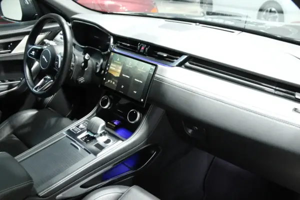 Jaguar F-Pace 2.0 P400e AWD R-Dynamic S 30