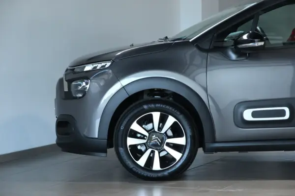 Citroen C3 1.2 PureTech Shine 16