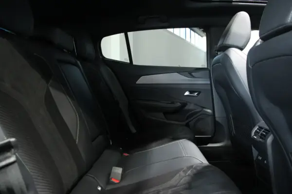 Peugeot 408 1.2 PureTech GT EAT8 17