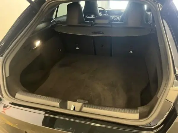 Mercedes-Benz CLA 250 e Shooting Brake AMG Line 5