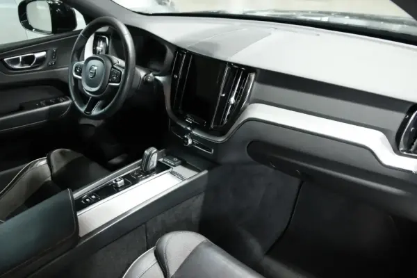 Volvo XC 60 2.0 B4 R-Design 24