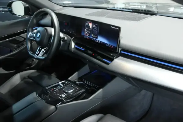 BMW 530 e Pack Desportivo M 23