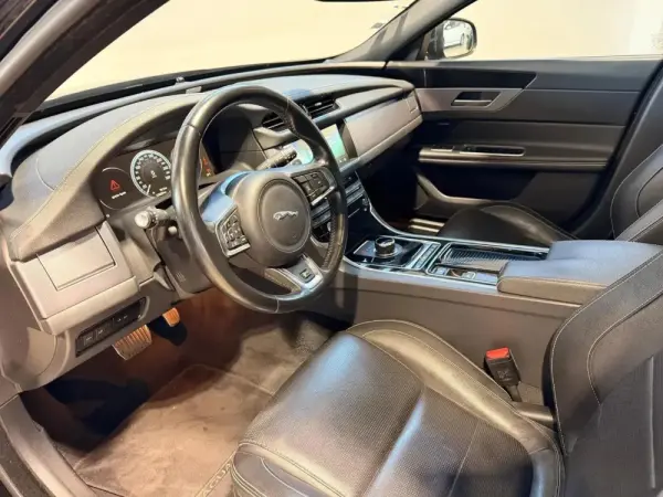 Jaguar XF Sportbrake 2.0 D R-Sport Aut. 29