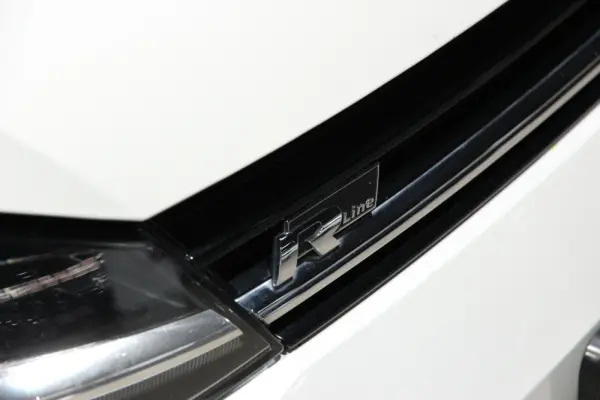 Volkswagen Golf 1.6 TDI R-Line DSG 3