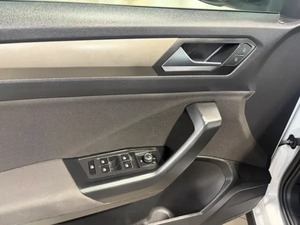 Volkswagen T-Roc 12