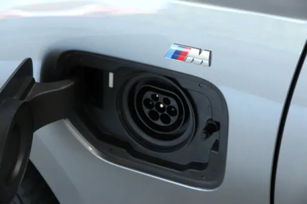 BMW 330 e Pack Desportivo M Auto 4
