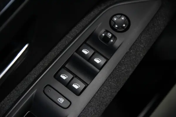 Peugeot 3008 PureTech 130 Stop & Start GPF Active 11