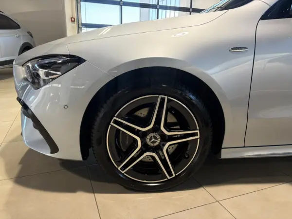 Mercedes-Benz CLA 250 e 8G-DCT AMG Line 9